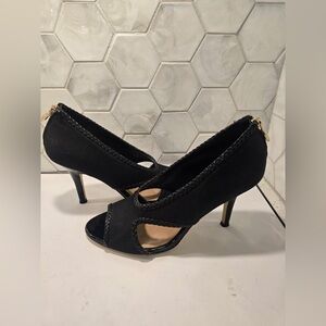 TAHARI Woman’s Peep Toe Heels ‘Loretta’ Black Size 8 Zipper Backs 4 Inch Heel